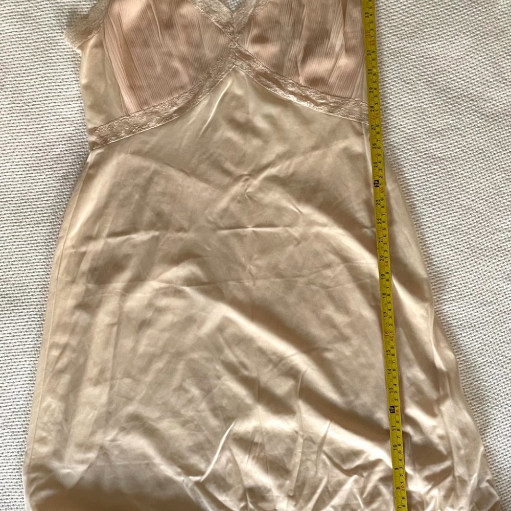 MINT Sz 38/10 VERY Vintage 60s Vanity Fair Slip